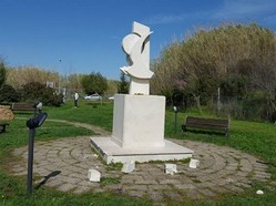 monumento pasolini vandlaizzato
